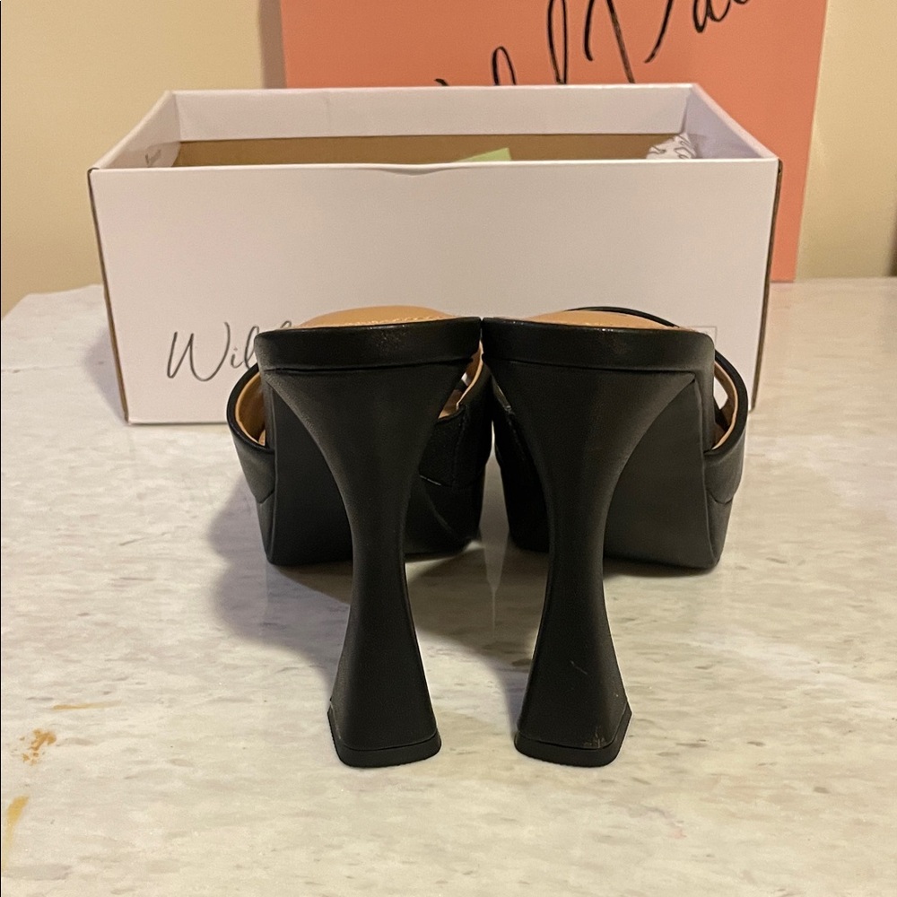Wild Pair Black Open-Toe Platform Mule Heels - Picture 4 of 5